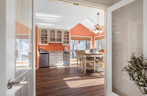 Ocean Pines Condominio | Beautiful 4 Bedroom Home on the water in Berlin!