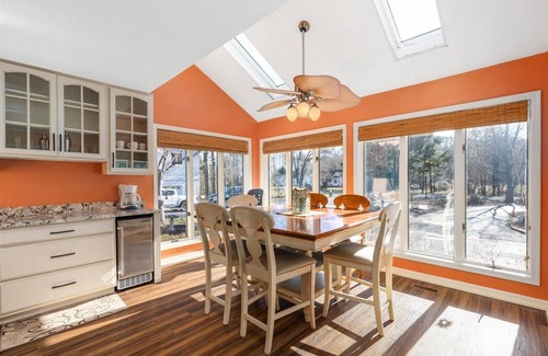 Ocean Pines Condominio | Beautiful 4 Bedroom Home on the water in Berlin!