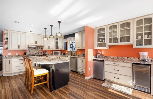 Ocean Pines Condominio | Beautiful 4 Bedroom Home on the water in Berlin!