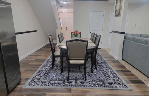 Columbus Casa | Beautiful 4 Bedroom Vacation Home in Columbus Ohio with Garage Parking