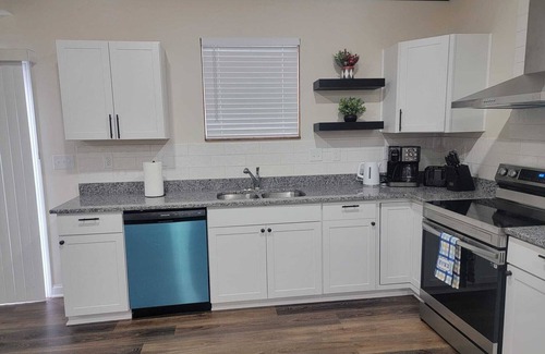 Columbus Casa | Beautiful 4 Bedroom Vacation Home in Columbus Ohio with Garage Parking
