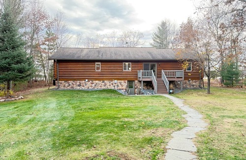 Markville Cabina | Beautiful 4-Bedroom Waterfront Log Home in Danbury, Wisconsin