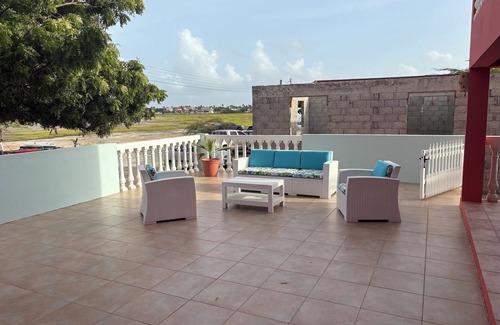 Kamay Villa | Hermosa villa de 3 dormitorios / 3 baños cerca de todas las atracciones de Palm Beach