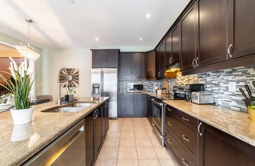 Halton Regional Municipality Casa | Beautiful 4 BR Home. Backyard Oasis. Chefs Kitchen