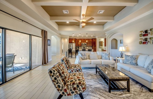 Cape Coral Villa | Beautiful 4 BR waterfront Villa w. heated pool/ kayaks/ bicycles/ fishing poles