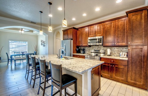 Cape Coral Villa | Beautiful 4 BR waterfront Villa w. heated pool/ kayaks/ bicycles/ fishing poles