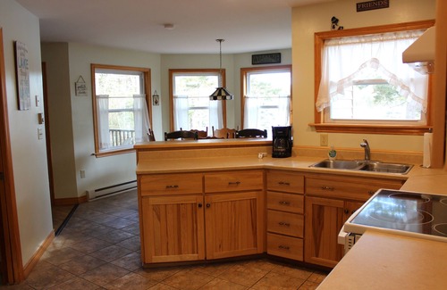 Saint Patrick Cabaña | Beautiful 4 Season Lakefront Cottage on quiet Lily Lake
