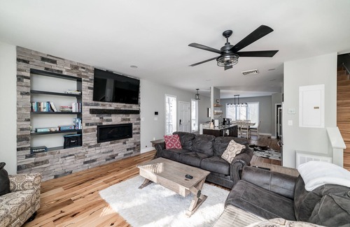 Nellysford Casa | Beautiful 4-season Mountain Home- New Listing