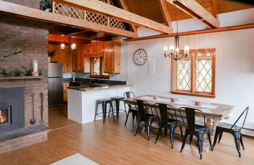 Saint Mary's Chalet De Esquí | Beautiful 4Bd Chalet w Hot Tub & Mtn Views