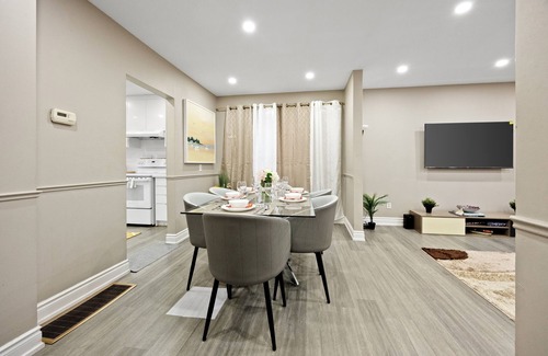 Burlington Casa | Beautiful 4BR Family Retreat | Burlington Comfort
