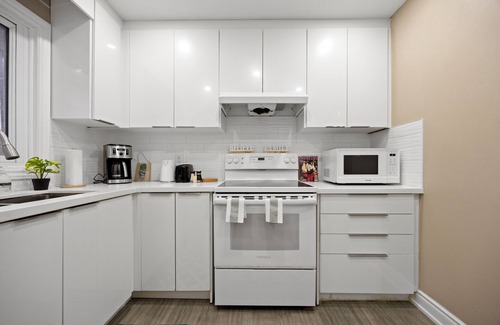 Burlington Casa | Beautiful 4BR Family Retreat | Burlington Comfort