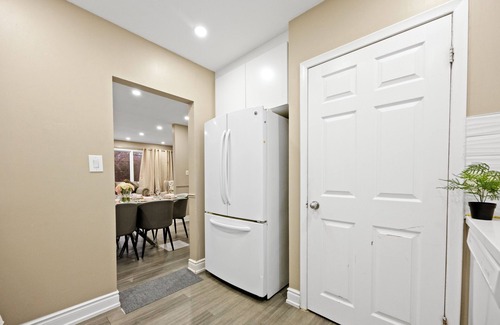 Burlington Casa | Beautiful 4BR Family Retreat | Burlington Comfort