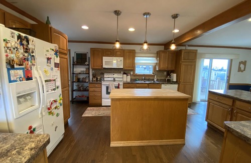 Oshkosh Casa | Beautiful 4br home located within blocks of EAA grounds!