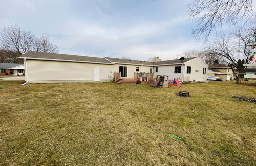 Oshkosh Casa | Beautiful 4br home located within blocks of EAA grounds!