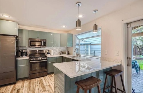 Louisville Casa | Beautiful 5 BDR Louisville Home W/Private Backyard