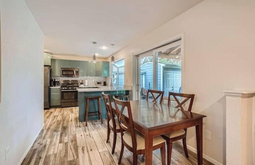 Louisville Casa | Beautiful 5 BDR Louisville Home W/Private Backyard