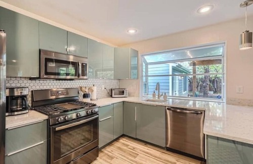 Louisville Casa | Beautiful 5 BDR Louisville Home W/Private Backyard