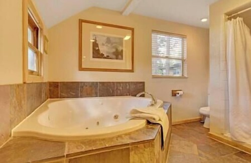 Tahoe Meadows Cabina | Beautiful 5 Bedroom Cabin - 3 Peaks Preferred Rate