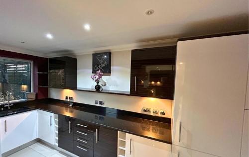 Binfield Casa | Beautiful 5 Bed 3 Bathroom Detached Family Home 8