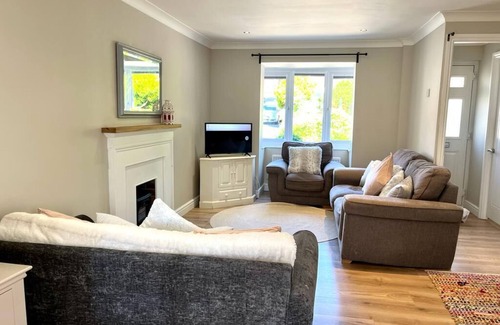 Waterlooville Casa | Beautiful 5 bed detached house with parking