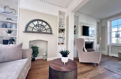 Montpellier Casa | Beautiful 5-Bed Regency Home in Montpellier