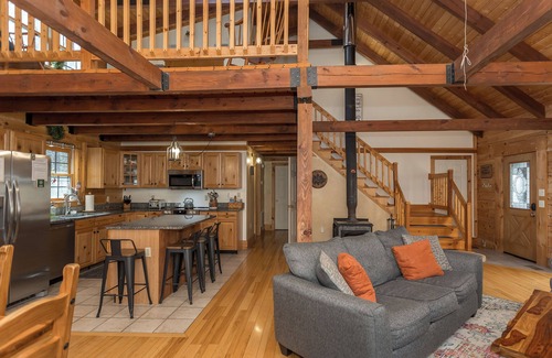 Massanutten Cabina | Beautiful 5-Bedroom Cabin Heart of Massanutten - NEW!