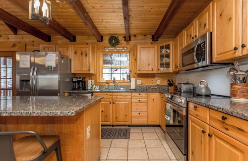 Massanutten Cabina | Beautiful 5-Bedroom Cabin Heart of Massanutten - NEW!