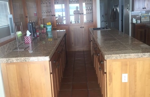 Nice Casa | Beautiful 5 Bedroom, 3 bath waterfront home on Clearlake w/private hot tub