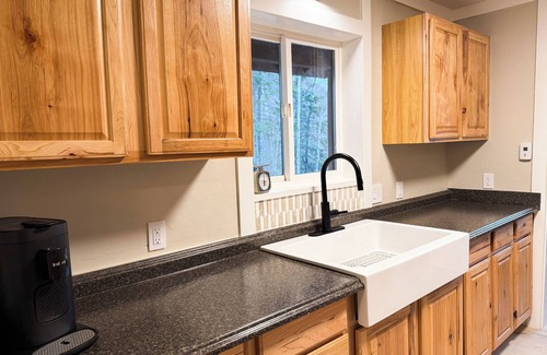 Chugiak Casa | Beautiful 5-Bedroom Bungalow in the Woods - Mountain + Lake Views