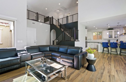 Las Vegas Casa | Beautiful 5 bedroom home for long term stays