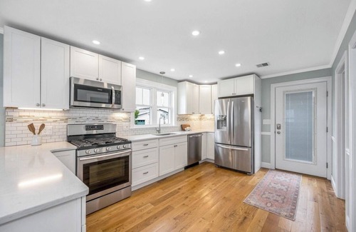 Seabrook Casa | Beautiful 5-bedroom house Steps to Seabrook beach!