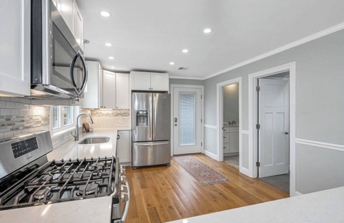 Seabrook Casa | Beautiful 5-bedroom house Steps to Seabrook beach!
