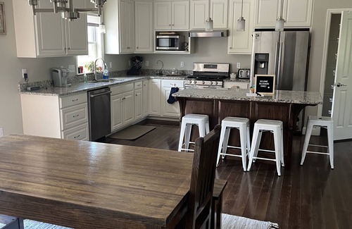 Oakland Mills Casa | Beautiful 5-Bedroom Home with Lots of Space