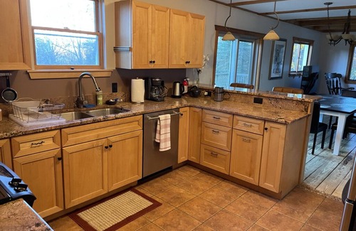 Putney Casa | Beautiful 5-Bedroom Upscale Country Home With Home Theater