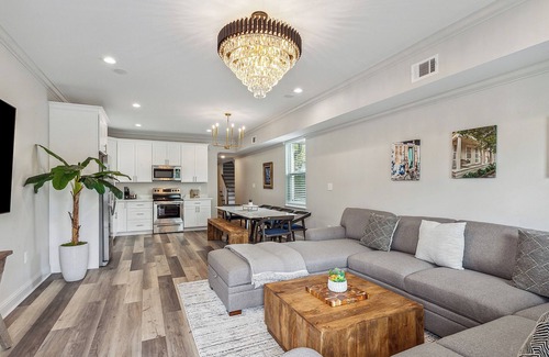 Tulane - Gravier Casa | Beautiful 5 Bedroom 5 en suite Bath luxury home by the Superdome