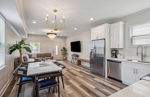 Tulane - Gravier Casa | Beautiful 5 Bedroom 5 en suite Bath luxury home by the Superdome