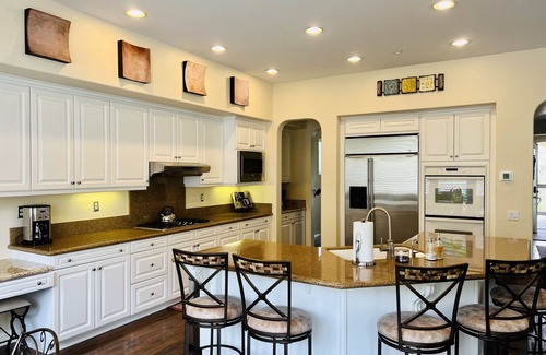 Simi Valley Casa | Beautiful 5 bedroom 5 bathroom home with pool and spa!