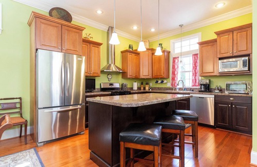 Northeast South Bend Casa | Beautiful 5 bedroom home, walk to campus and Eddy Street Commons