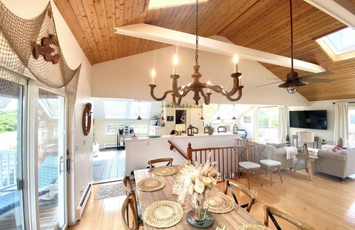 Montauk Casa | ¡Nuevo listado! ¡Casa luminosa y bien ventilada con playa privada en el lago!