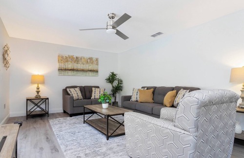 Lake Wilson Preserve Casa | Beautiful 5Bd Single Family w Game Room 106 Lake Wilson Preserve