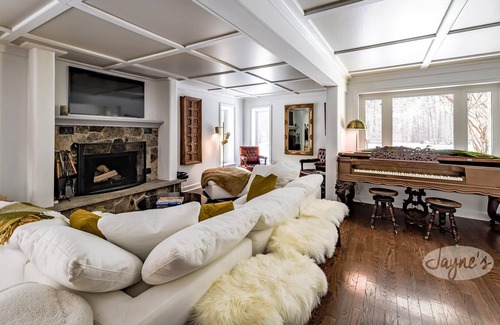 Collingwood Chalet De Esquí | Beautiful 5bed 5bath retreat in Collingwood! 5mins from Blue Mountain Village!