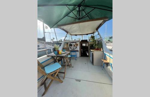 Sant Adria de Besos Alquiler De Eote | Beautiful 70s vintage yacht boat in Barcelona