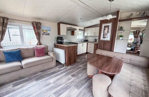 Hopton Casa | Beautiful 8 berth caravan with decking at Caldecott Park, Norfolk ref 91046C