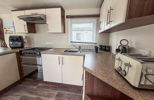Hopton Casa | Beautiful 8 berth caravan with decking at Caldecott Park, Norfolk ref 91046C