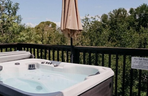 New Braunfels Cabina | Beautiful A-Frame with Private Deck w/ Upgraded Jacuzzi and Incredible View!