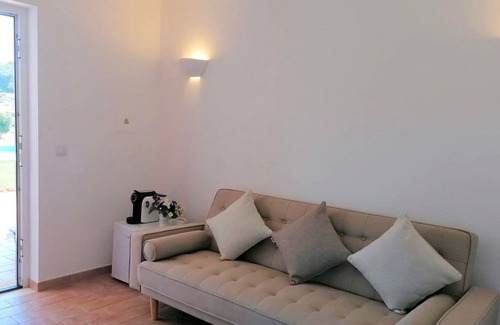 Santiago do Cacem Cabaña | Ares do Monte, apartamento con jardín y piscina de agua salada privados
