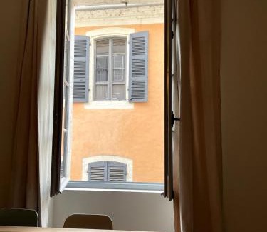 Cahors Old Town Apartamento | Beautiful accommodation - Hypercentre Marketplace