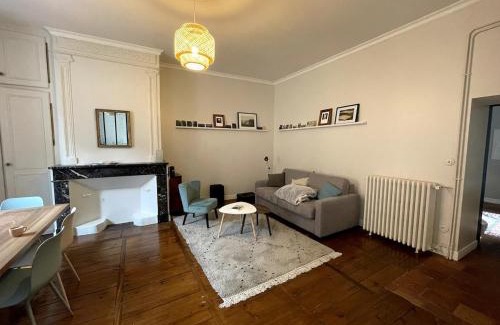 Cahors Old Town Apartamento | Beautiful accommodation - Hypercentre Marketplace