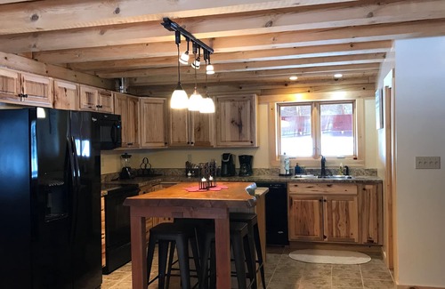 Wells Cabina | Hermosa Adk. Log Cabin Sleeps 8-13, acceso privado a la playa, ideal para LG. Familia