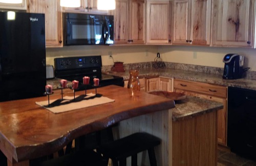 Wells Cabina | Hermosa Adk. Log Cabin Sleeps 8-13, acceso privado a la playa, ideal para LG. Familia